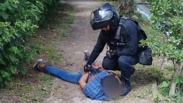 detenido en la vía pública