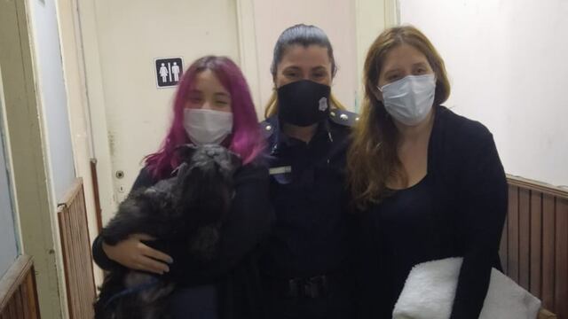 El emotivo reencuentro de la familia accidentada en Chillar con el perrito perdido