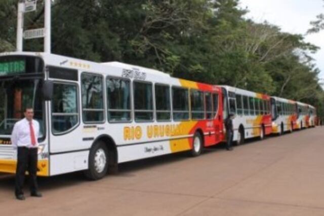 Recorre las principales calles de la ciudad como la avenida Victoria Aguirre. Puede ser tomado en la terminal de ómnibus o en cualquier parada de colectivo urbano.