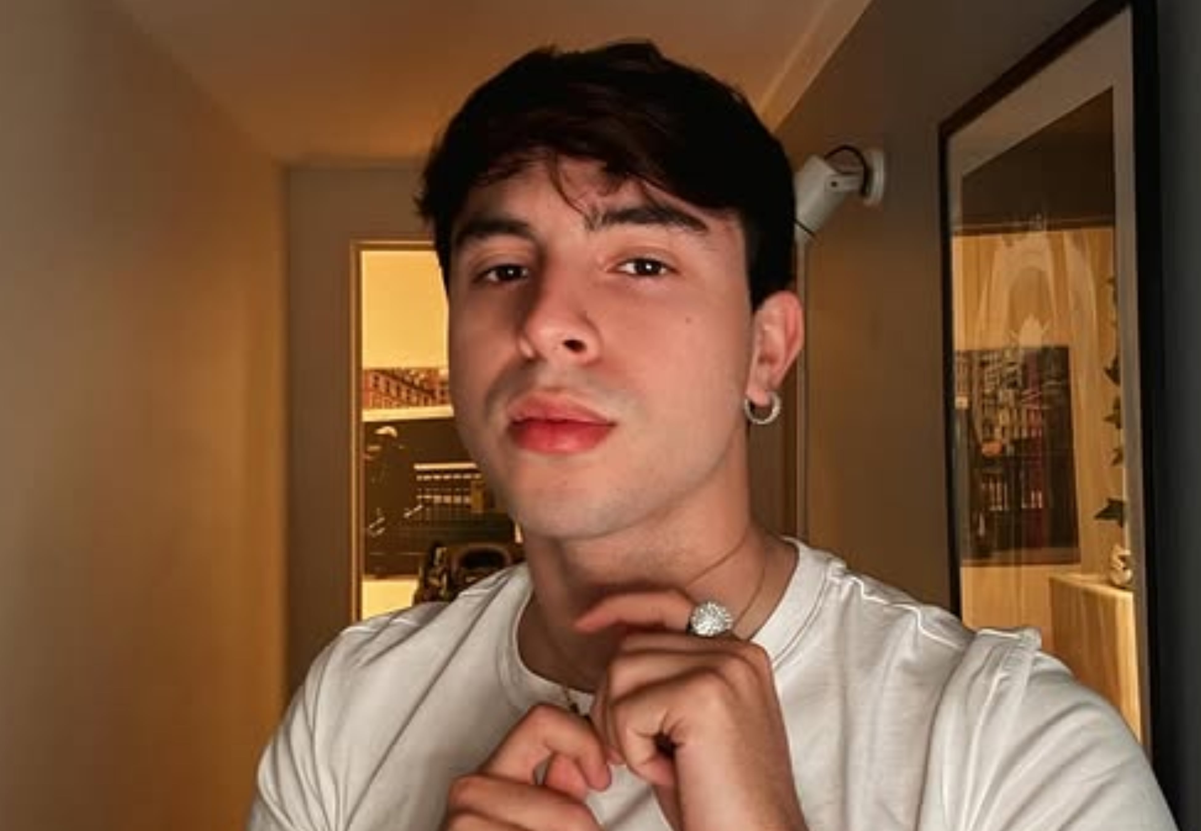Rusherking soprendió con un cover en español en TikTok.