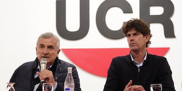 La UCR decidió no apoyar ningún candidato en el balotaje e hicieron duras críticas a Patricia Bullrich y a Macri. (Clarín)