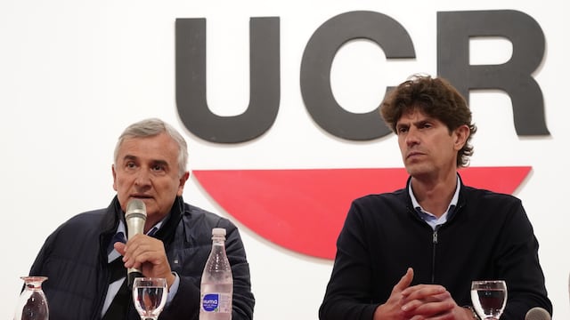 La UCR decidió no apoyar ningún candidato en el balotaje e hicieron duras críticas a Patricia Bullrich y a Macri. (Clarín)