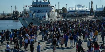 Miles de personas de Bahía Blanca y la zona pudieron recorrer el sector de emprendedores, la feria y el patio de comidas con la tradicional gastronomía en la Fiesta del Camarón y el Langostino.