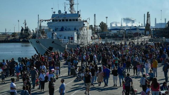 Feria de las Colectividades en el Puerto de Bahía Blanca.