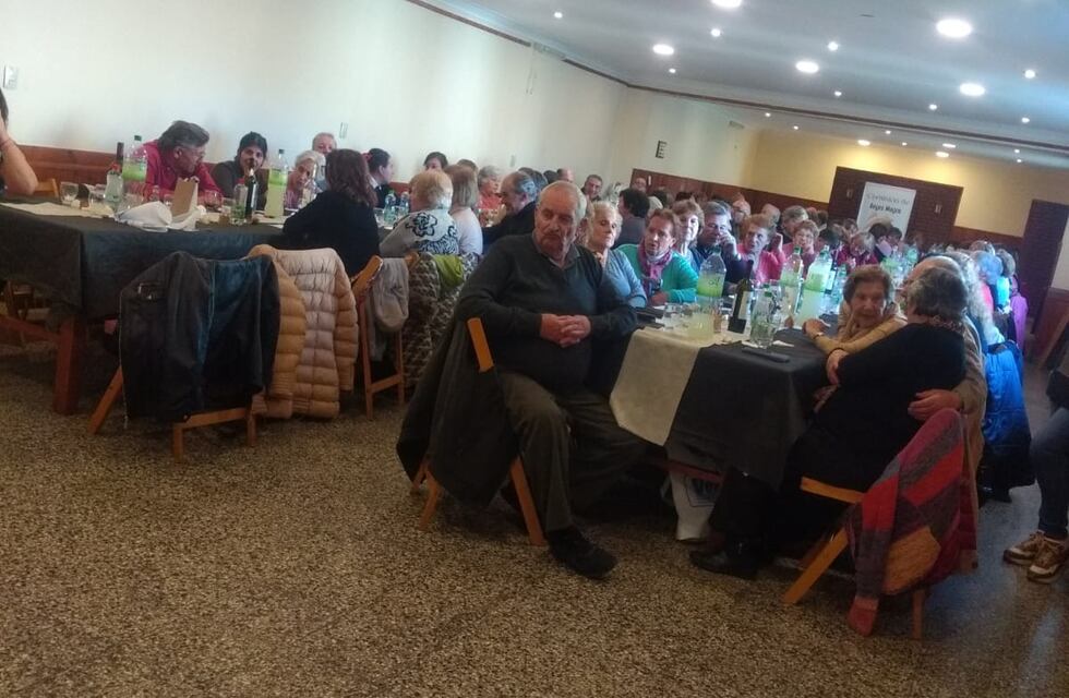 Gran éxito en la Tallarinada de Reyes Magos: el salón de Bomberos colmado de solidaridad