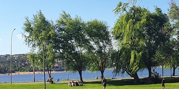 Tarde de costanera y calor en Carlos Paz. Diciembre 2020.