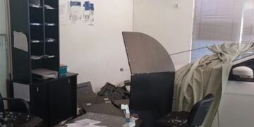 Siniestro vial en Campo Grande dejó daños materiales en una aseguradora.