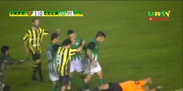 El intendente suplente de Nueva Galia nuqueó a un árbitro de una trompada