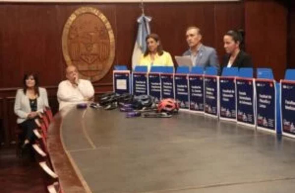 “A la UNT en Bici”: Saab encabezó el sorteo de los primeros beneficiarios