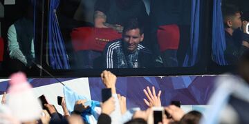 Lionel Messi saliendo de Ezeiza. (EFE)