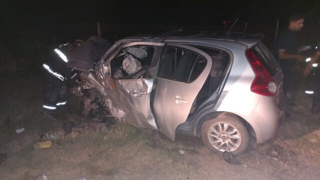Así quedó el Fiat Palio en el que viajaba Ssilvia López. Gentileza