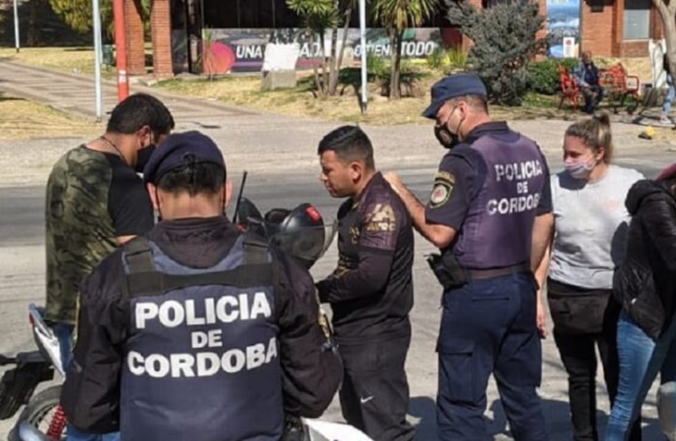 Carlos Paz: Una pareja intentó practicar el método “secuestro de bienes robados” y fueron  aprehendidos por la policía
