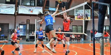 Vóley A1 femenino, Policial pasó a la semifinal tras vencer a Maipú por 3-0.