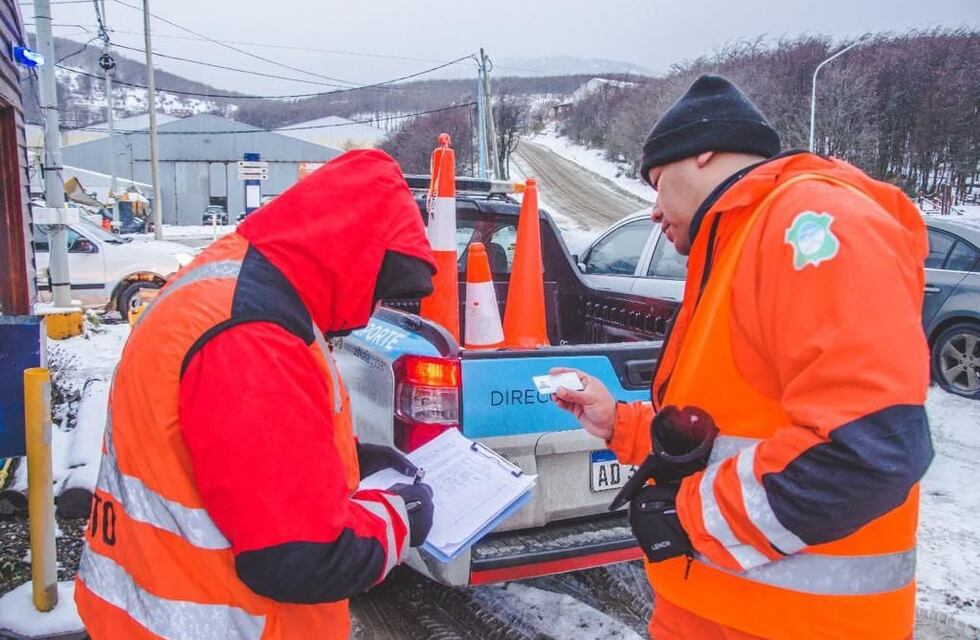 Intensifican los controles a taxis y remises en el ingreso a Ushuaia
