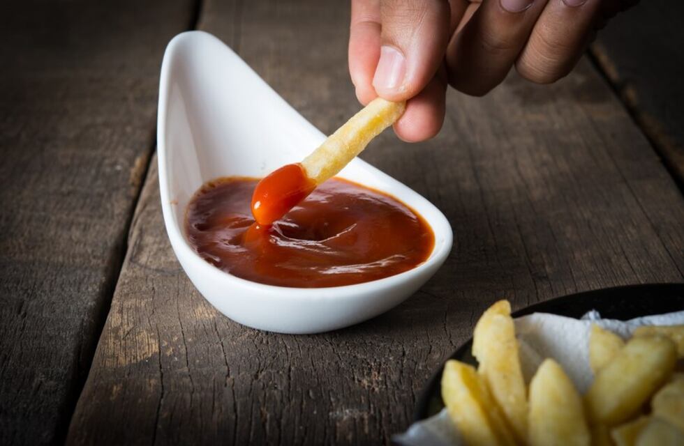 Fácil, delicioso y con tres ingredientes: así se prepara el ketchup casero