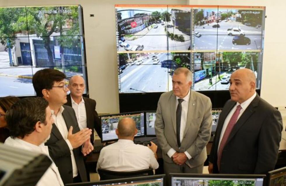 Jaldo y Manzur supervisaron el nuevo Centro de Visualización y Monitoreo del 911