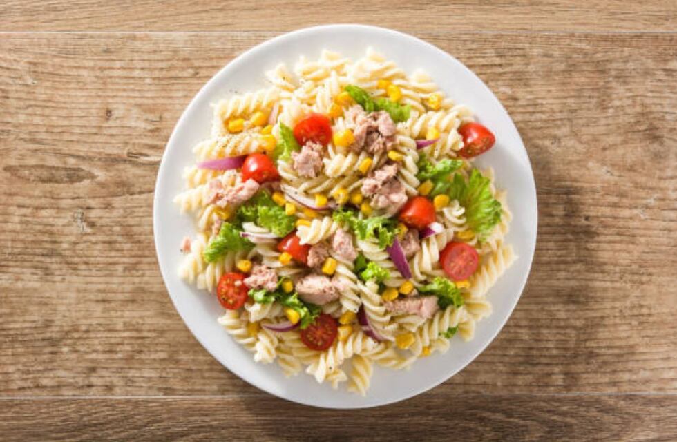 Cómo hacer una ensalada con fideos: la receta definitiva para los días de calor