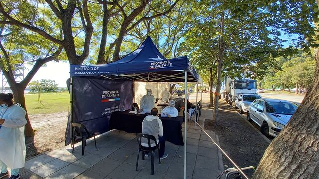 La Provincia abrió un puesto fijo de hisopados cerca de los Silos Davis en Rosario. (@rodrigomiro76)