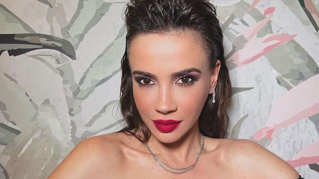 Celeste Cid conquistó con un total white lleno de glamour con encaje y plumas