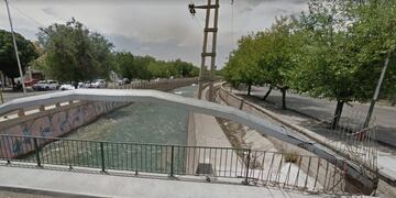 La mujer fue abordada mientras dormía debajo de un puente del Cacique Guaymallén. Imagen ilustrativa / Gentileza