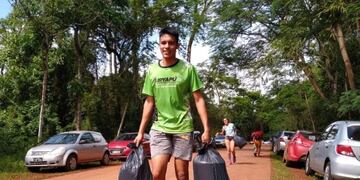Organizan una jornada de Plogging en Puerto Iguazú.