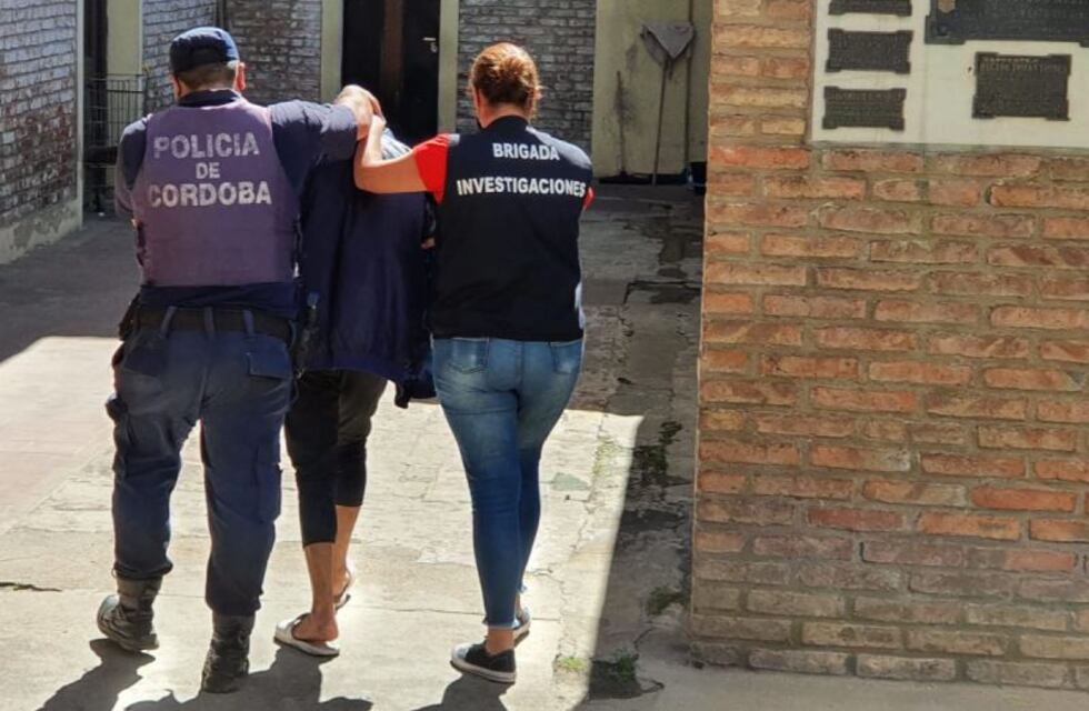 Detuvieron al ladron que robó una moto de un domiclio.