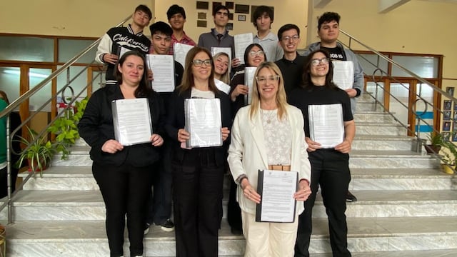 Reconocieron a alumnos de la Escuela Técnica por su trabajo realizado con ostras invasoras.