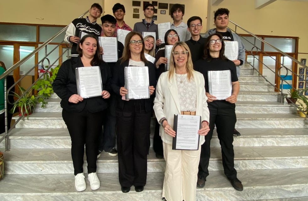 Reconocen a estudiantes de la Escuela de Educación Secundaria Técnica