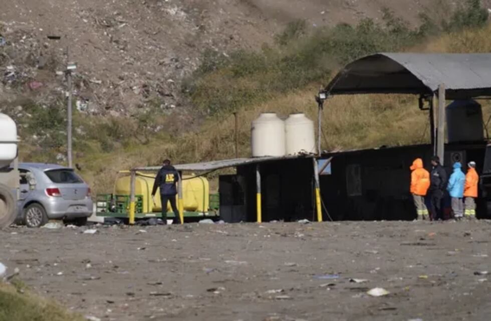Investigan el hallazgo de restos humanos en un relleno sanitario del oeste de Rosario