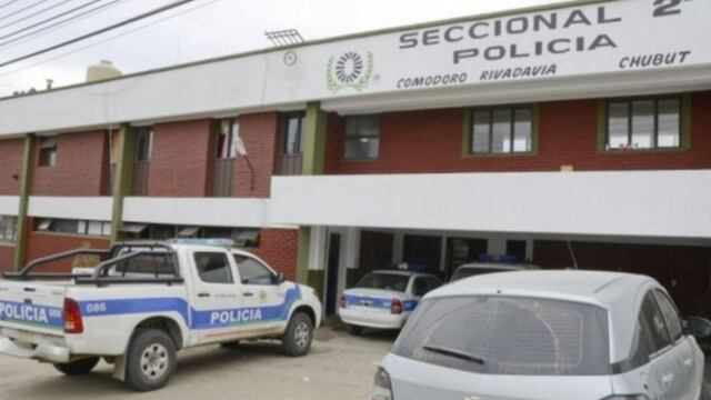 Fue a la comisaría a brindar datos de su novia desaparecida y lo detuvieron por tener pedido de captura.