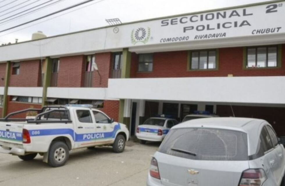Comodoro Rivadavia: fue a denunciar una desaparición, pero terminó detenido porque tenía pedido de captura