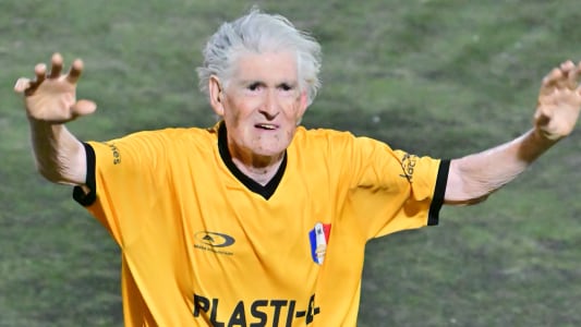 Horacio tiene 84 años y juega al fútbol todas las semanas. (Foto: Telefe)