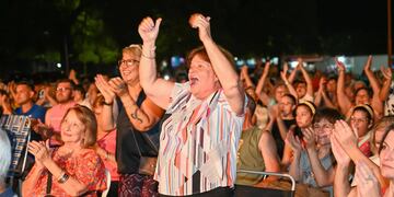 La Banda Sinfonica y Maximiliano Olmos se presentaron en Parque Romero