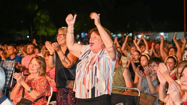 La Banda Sinfonica y Maximiliano Olmos se presentaron en Parque Romero