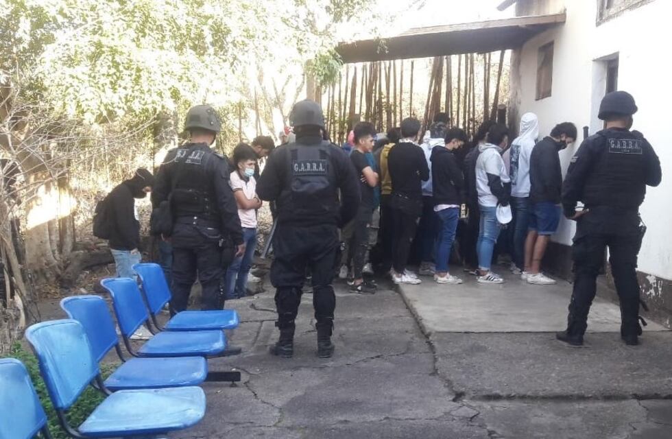Fiestas clandestinas: decenas de personas fueron sorprendidas infraganti