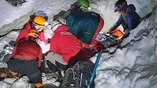 Rescate de un esquiador luego de una avalancha