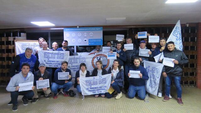 Afiliados a APINTA realizando la jornada de protesta en Rafaela