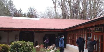 Policía Científica trabaja en el museo de Malargüe tras el robo.