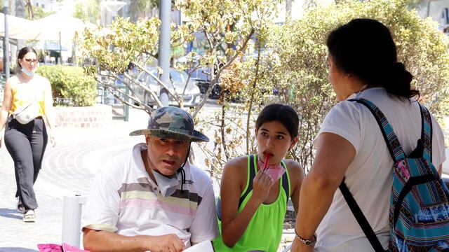 ID:6802048 Ola de Calor Carlos Paz. la gente se refresca como puede en el centro de la ciudad
yanina aguirre