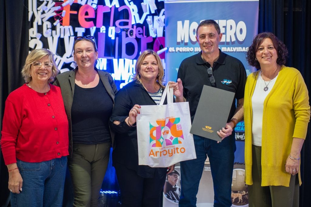La Feria del Libro 2025 en Arroyito se desarrolló en la Plaza 25 de Mayo