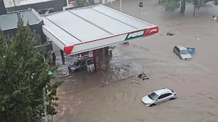 Cerrarán dos estaciones de servicio en Bahía Blanca tras las inundaciones. (Foto: La Nueva).