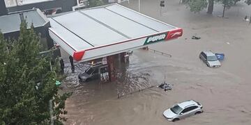 Cerrarán dos estaciones de servicio en Bahía Blanca tras las inundaciones. (Foto: La Nueva).