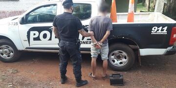 Terminó detenido tras robar una batería de un vehículo en Eldorado.