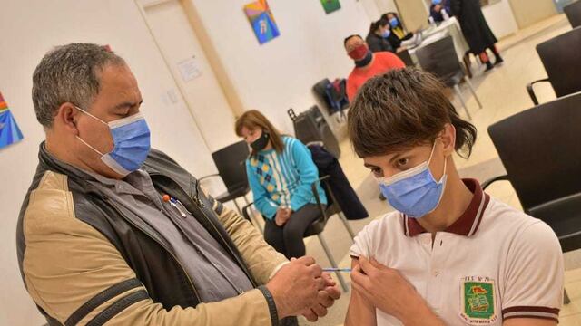 Se agregan personas de 18 a 59 años con factores de riesgo para completar esquemas con Moderna y que tengan primeras dosis de Sputnik V, con DNI terminados en 0 y 1.