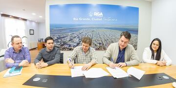 El Gobernador y el Intendente de Río Grande firmaron un documento