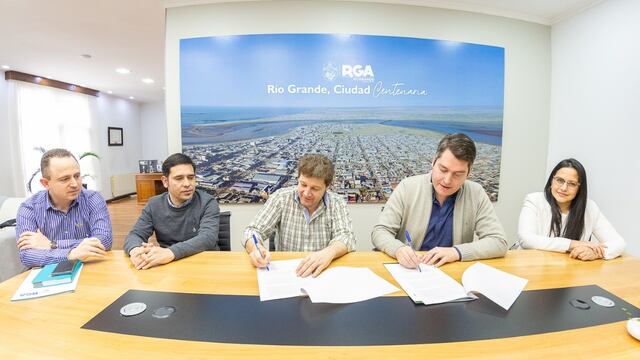 El Gobernador y el Intendente de Río Grande firmaron un documento