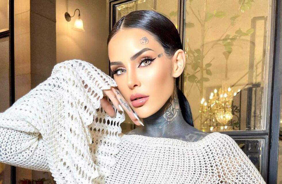 ¿Angelita o diablita? El body transparente que Cande Tinelli combinó con un top de cuero y medias de red