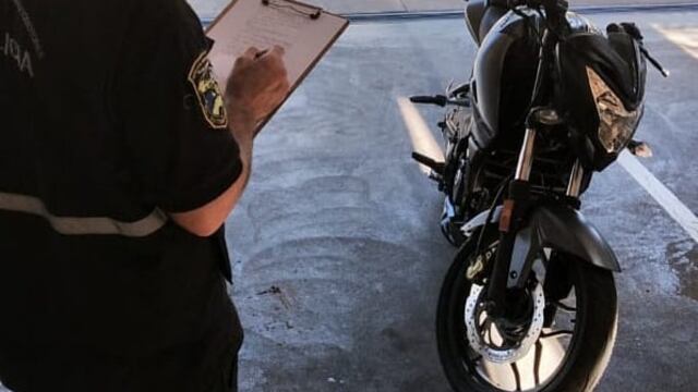 La chapa patente de la motocicleta era apócrifa.