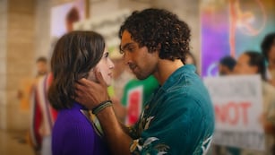 Choose Love. (L to R) Laura Marano as Cami, Jordi Webber as Jack in Choose Love. Courtesy of Netflix © 2023.