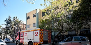 Tres estudiantes resultaron quemados al fallar un experimento en una clase de química en el colegio Cristo Rey.